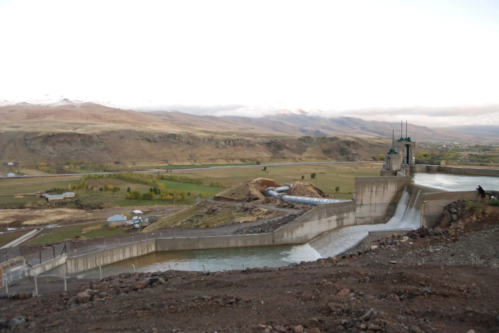 Şelale Regülatörü ve Hidroelektrik Santrali